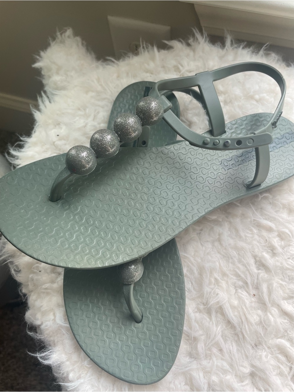 Ipanema Woman’s Sandals in SZ 6 in gently used condition - Picture 2 of 5